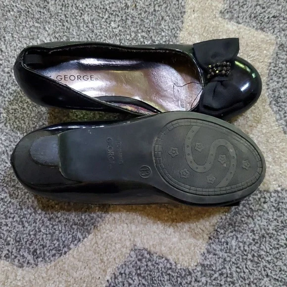 Kids black heels size 13 - Picture 2 of 3